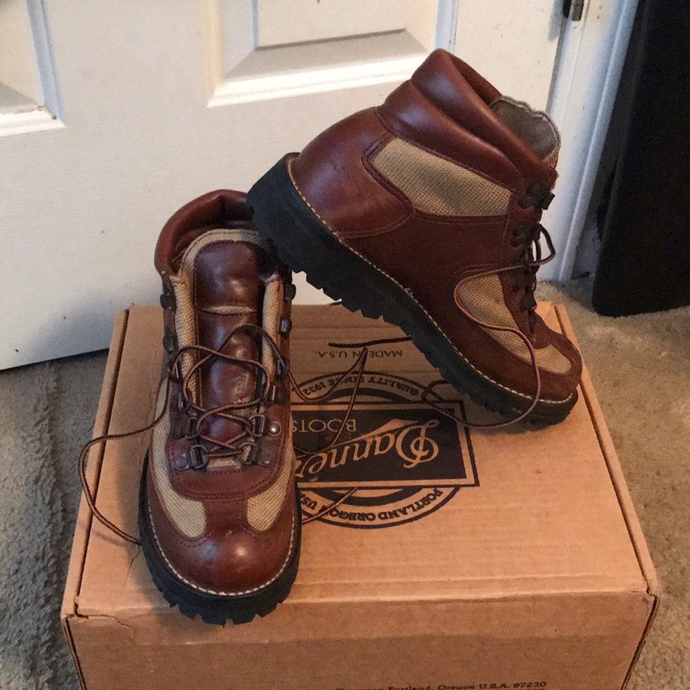 EB Rainier Female Boots